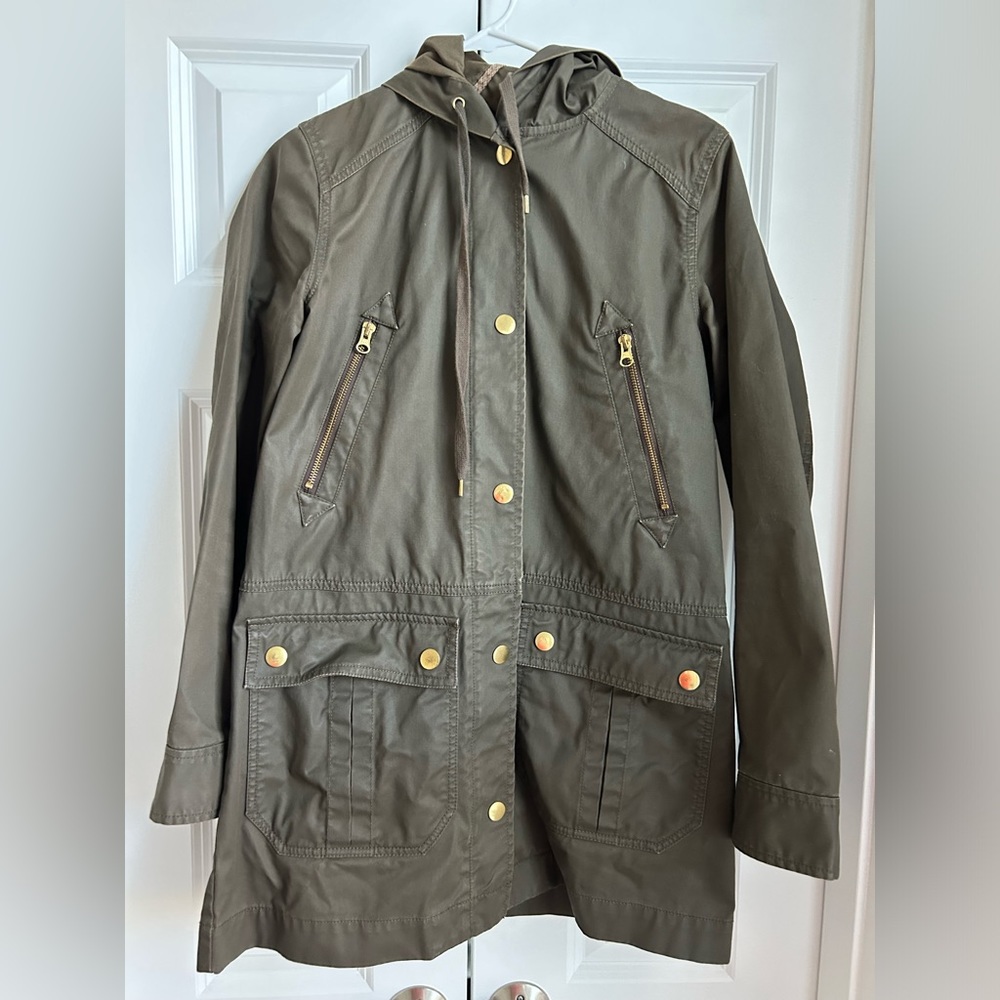 Women’s Jcrew beadnell hooded jacket in olive green, size XS.